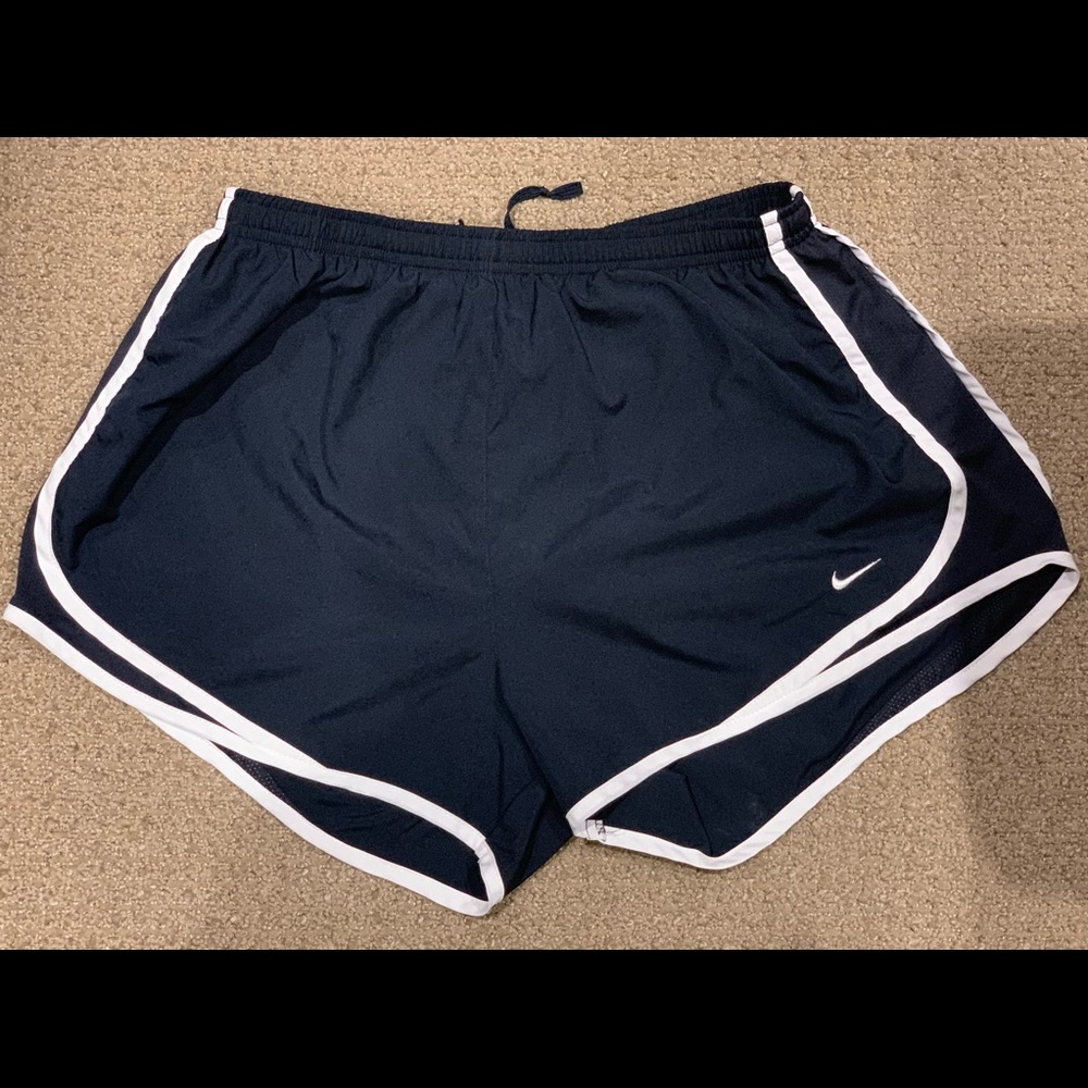 Women’s Nike shorts. Size large. Great condition